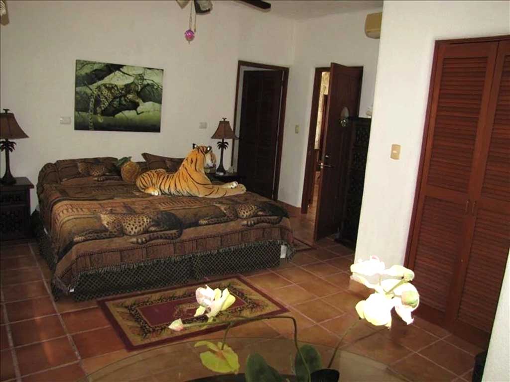 Casa Pajaros Bedroom